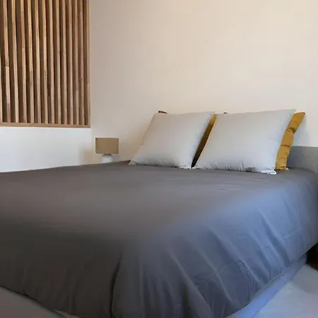 2 Or 4 People Eiffel Tower And Invalides Párizs