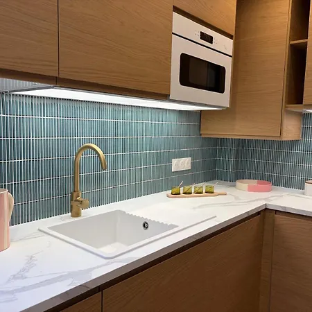 2 Or 4 People Eiffel Tower And Invalides