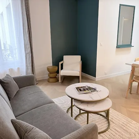 2 Or 4 People Eiffel Tower And Invalides *