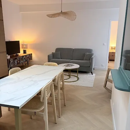 2 Or 4 People Eiffel Tower And Invalides